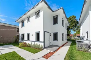 Propiedad en alquiler con 3 habitaciones y 2.5 baños en Miami