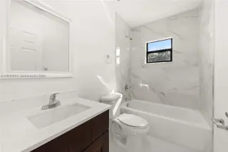 Propiedad en alquiler con 3 habitaciones y 2.5 baños en Miami