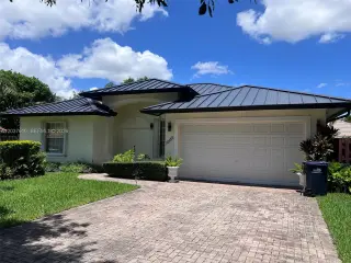 Propiedad en alquiler con 3 habitaciones y 2.5 baños en Miami