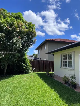 Propiedad en alquiler con 3 habitaciones y 2.5 baños en Miami