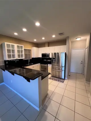 Propiedad en alquiler con 3 habitaciones y 2.5 baños en Miami