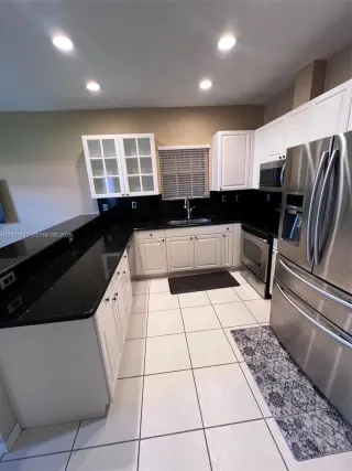 Propiedad en alquiler con 3 habitaciones y 2.5 baños en Miami