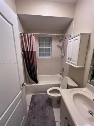 Propiedad en alquiler con 3 habitaciones y 2.5 baños en Miami