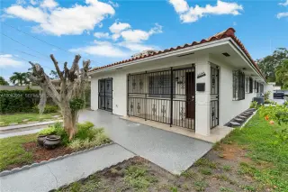 Propiedad en alquiler con 3 habitaciones y 2 baños en Miami