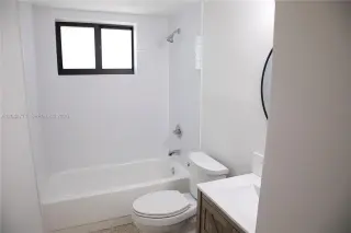 Propiedad en alquiler con 3 habitaciones y 2 baños en Miami