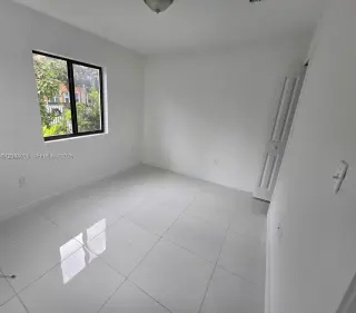 Propiedad en alquiler con 3 habitaciones y 2.5 baños en Miami