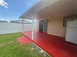 Propiedad en alquiler con 0 habitaciones y 4 baños en Miami