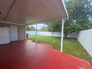 Propiedad en alquiler con 0 habitaciones y 4 baños en Miami