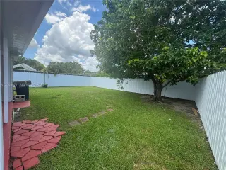 Propiedad en alquiler con 0 habitaciones y 4 baños en Miami