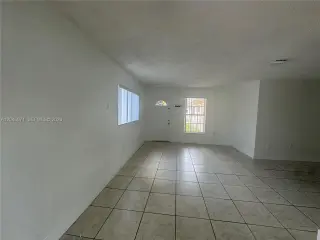 Propiedad en alquiler con 0 habitaciones y 4 baños en Miami