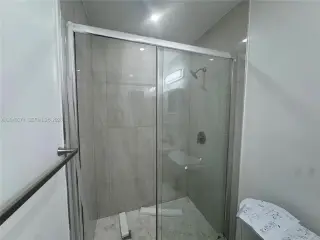 Propiedad en alquiler con 0 habitaciones y 4 baños en Miami