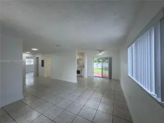 Propiedad en alquiler con 0 habitaciones y 4 baños en Miami
