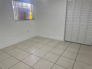 Propiedad en alquiler con 0 habitaciones y 4 baños en Miami