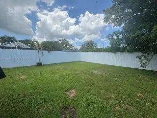 Propiedad en alquiler con 0 habitaciones y 4 baños en Miami