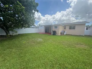 Propiedad en alquiler con 0 habitaciones y 4 baños en Miami