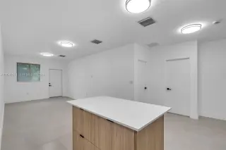 Propiedad en alquiler con 3 habitaciones y 2 baños en Miami