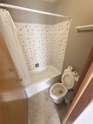 Propiedad en alquiler con 0 habitaciones y 1 baño en Steubenville