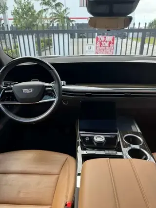 CADILLAC ESCALADE PREMIUM LUX