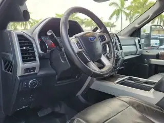 Ford F-250 Super Duty 2019 4x4 Lariat 4dr Crew Cab 8 ft. LB Pickup