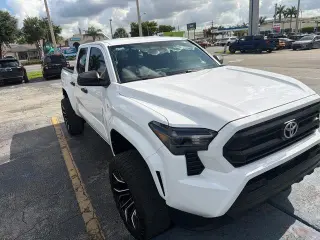 Toyota Tacoma 2024 4x4 SR 4dr Double Cab 5.0 ft SB 6M