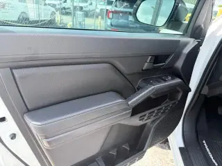 Toyota Tacoma 2024 4x4 SR 4dr Double Cab 5.0 ft SB 6M