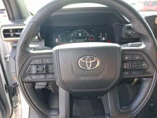 Toyota Tacoma 2024 4x4 SR 4dr Double Cab 5.0 ft SB 6M