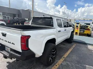 Toyota Tacoma 2024 4x4 SR 4dr Double Cab 5.0 ft SB 6M