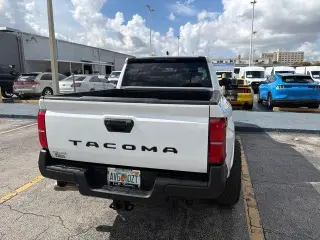 Toyota Tacoma 2024 4x4 SR 4dr Double Cab 5.0 ft SB 6M