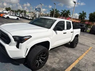 Toyota Tacoma 2024 4x4 SR 4dr Double Cab 5.0 ft SB 6M