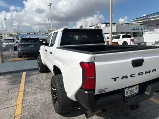 Toyota Tacoma 2024 4x4 SR 4dr Double Cab 5.0 ft SB 6M
