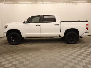 Toyota Tundra 2019 4x4 SR5 4dr CrewMax Cab Pickup SB (5.7L V8)