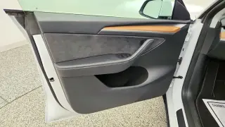Tesla Model Y 2023 AWD 4dr Crossover