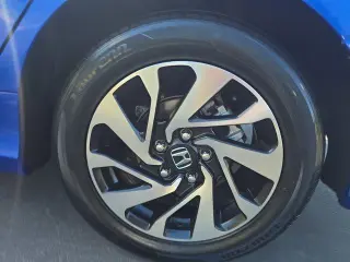 Honda Civic 2017 LX 4dr Sedan CVT