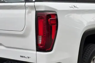 GMC Sierra 1500 Limited 2022 4x4 SLT 4dr Crew Cab 5.8 ft. SB