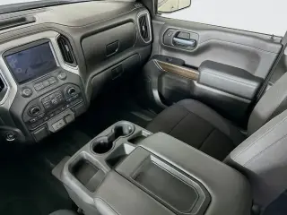 Chevrolet Silverado 1500 2020 4x2 LT 4 puertas Cabina Crew 5.8 pies. SB