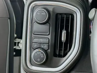 Chevrolet Silverado 1500 2020 4x2 LT 4 puertas Cabina Crew 5.8 pies. SB