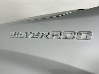 Chevrolet Silverado 1500 2020 4x2 LT 4 puertas Cabina Crew 5.8 pies. SB