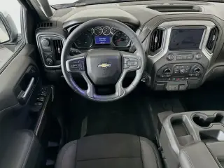 Chevrolet Silverado 1500 2020 4x2 LT 4 puertas Cabina Crew 5.8 pies. SB