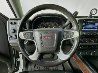 GMC Sierra 1500 2015 4x4 SLT 4 puertas Cabina Crew 5.8 pies. SB