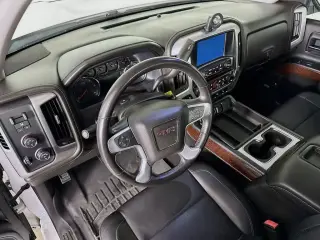 GMC Sierra 1500 2015 4x4 SLT 4 puertas Cabina Crew 5.8 pies. SB