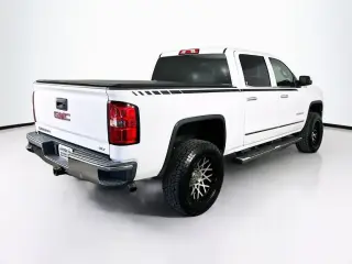GMC Sierra 1500 2015 4x4 SLT 4 puertas Cabina Crew 5.8 pies. SB