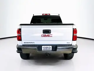 GMC Sierra 1500 2015 4x4 SLT 4 puertas Cabina Crew 5.8 pies. SB