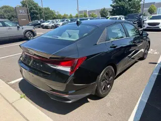 Hyundai ELANTRA 2023 SEL 4 puertas Sedan