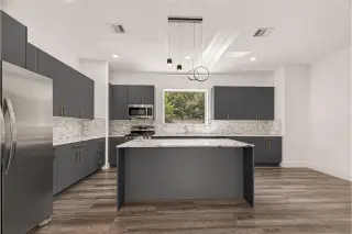 Propiedad en alquiler con 4 habitaciones y 4 baños en Houston