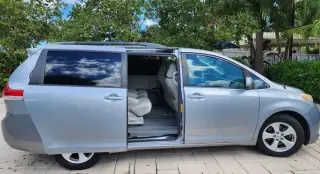 2015 Toyota Sienna LE Minivan