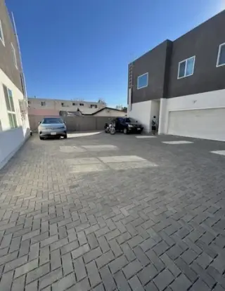 2 Bedroom Apt in W Pico Blvd