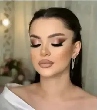 ¡MAQUILLAJE Y PEINADOS!