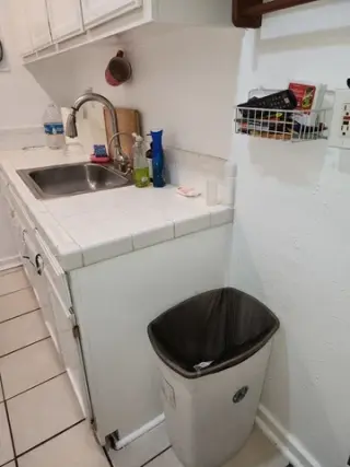 Tiene grande Cosina y Baño