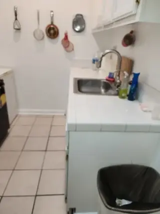 Tiene grande Cosina y Baño