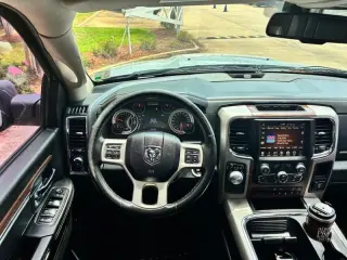 2017 RAM 1500 Laramie Crew Cab SWB 2WD